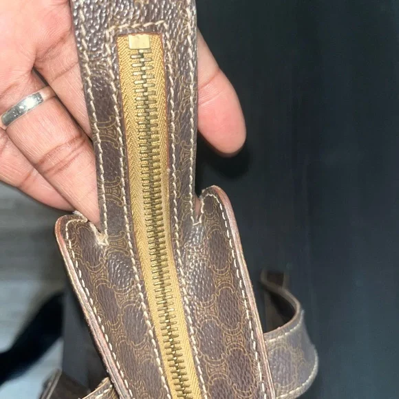 Celine Brown shoulder bag with Classic Design - Picture 12 of 17